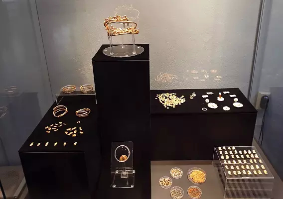 Treasure of Sveshtari golden diadem